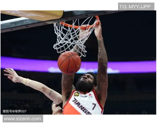 约翰-埃格伯努在CBA季后赛中展现出强大的统治力